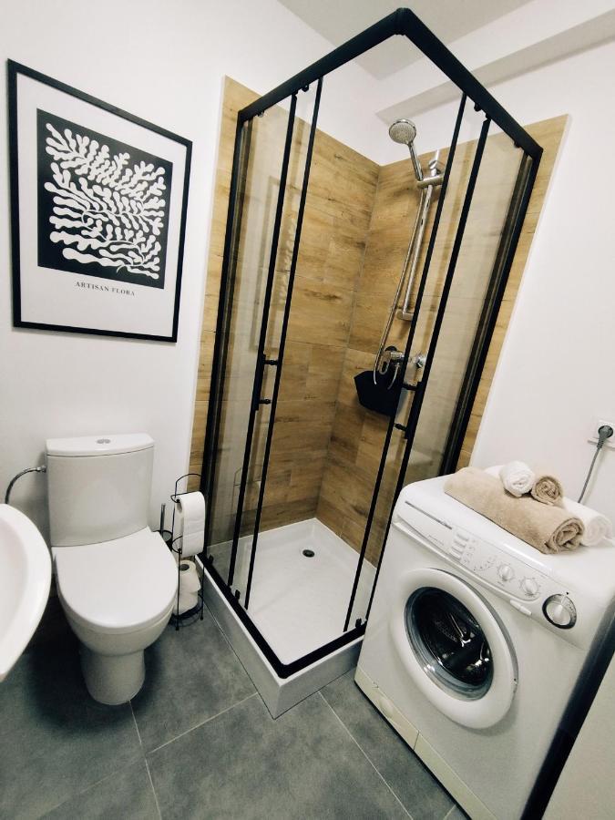 Apartment No 15 *